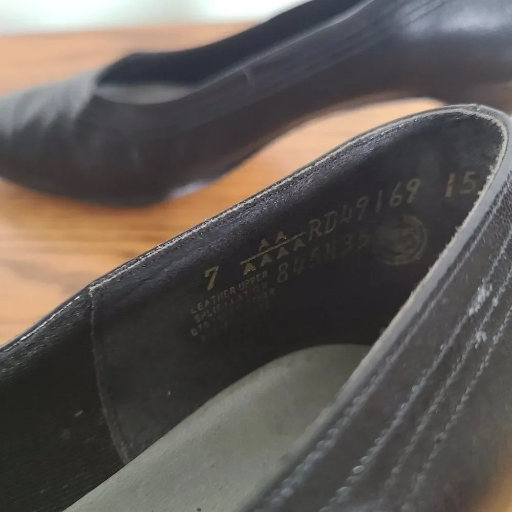 Naturalizer Women's Vintage Navy 7 Narrow Dress Pumps 2.5